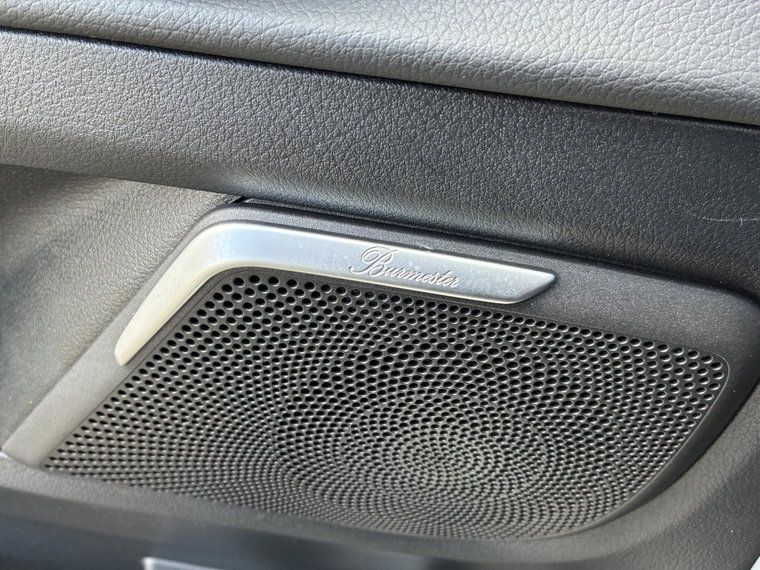 Vehicle Image 32