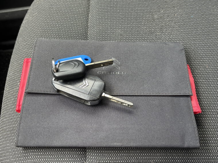 Vehicle Image 23