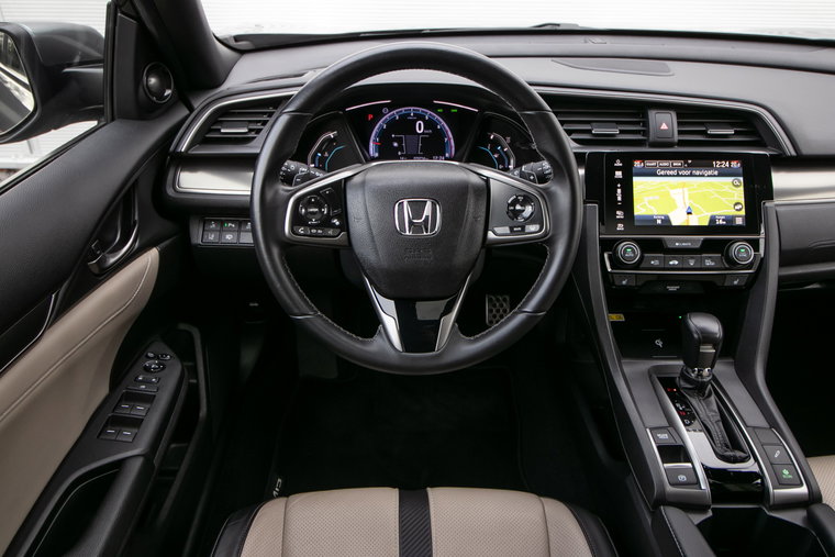 Vehicle Image 16
