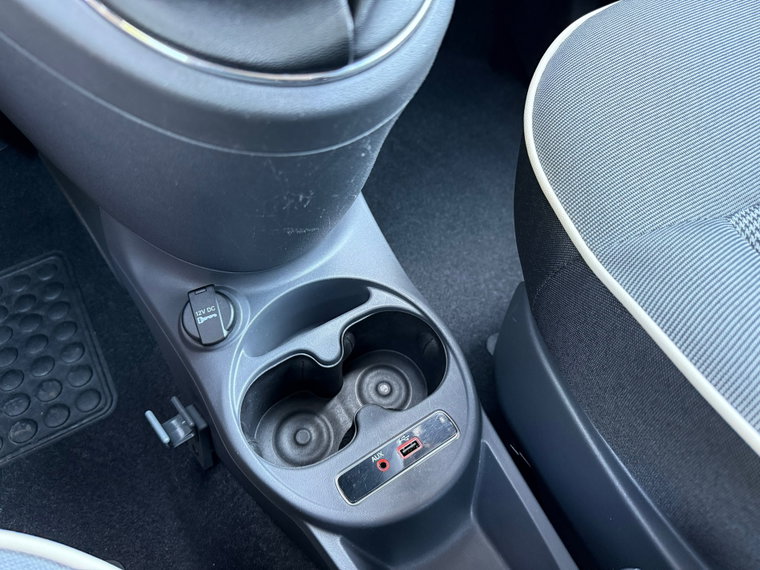 Vehicle Image 32