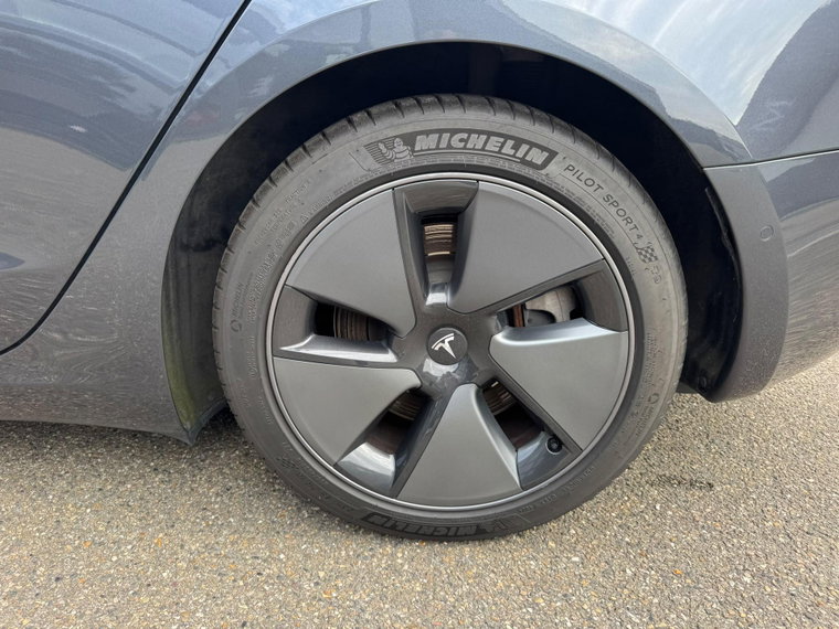 Vehicle Image 21