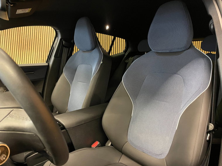 Vehicle Image 28