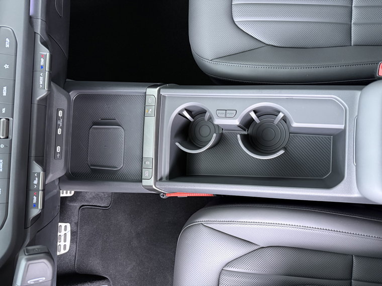 Vehicle Image 32