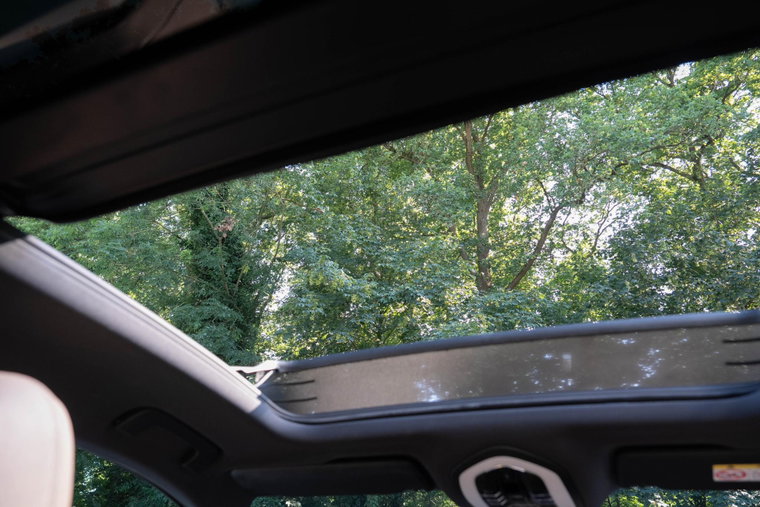 Vehicle Image 24