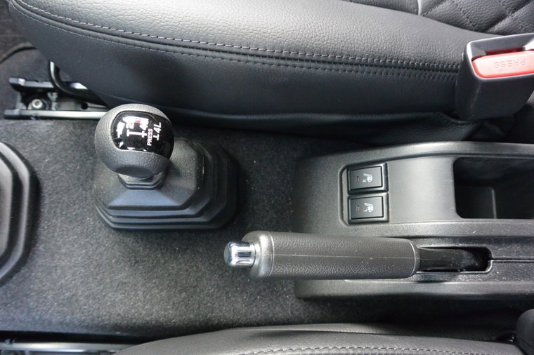 Vehicle Image 25