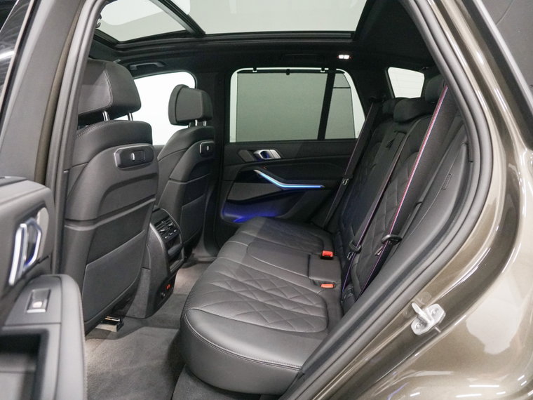 Vehicle Image 33