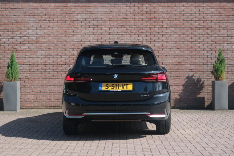Vehicle Image 28