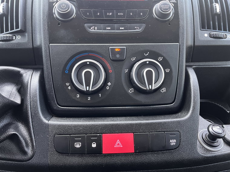 Vehicle Image 38
