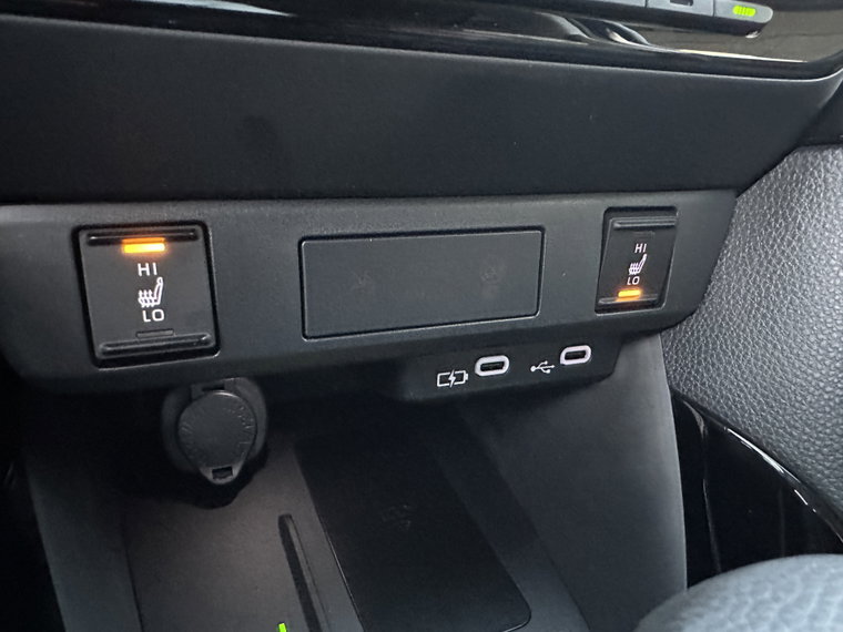 Vehicle Image 25