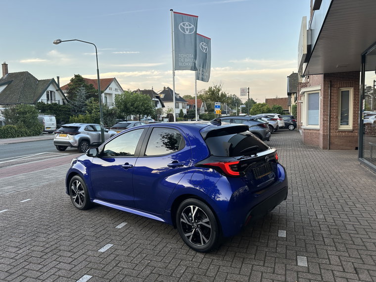 Vehicle Image 6