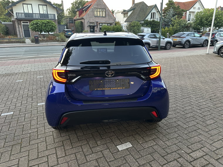 Vehicle Image 8