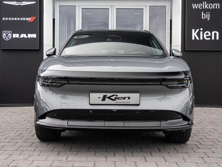 Vehicle Image 16