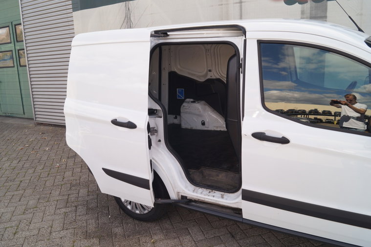 Vehicle Image 21