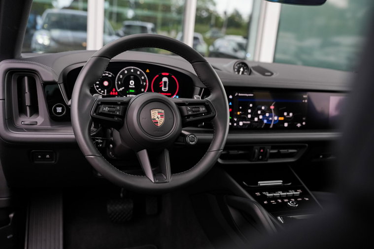Vehicle Image 10