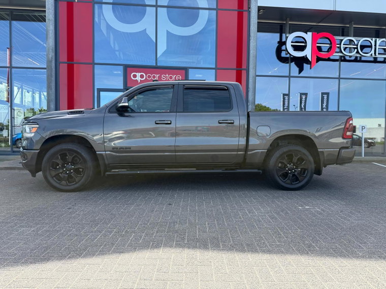 Vehicle Image 6