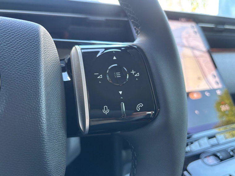 Vehicle Image 25