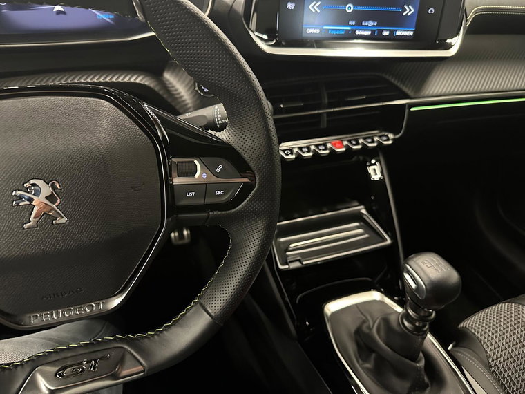Vehicle Image 25