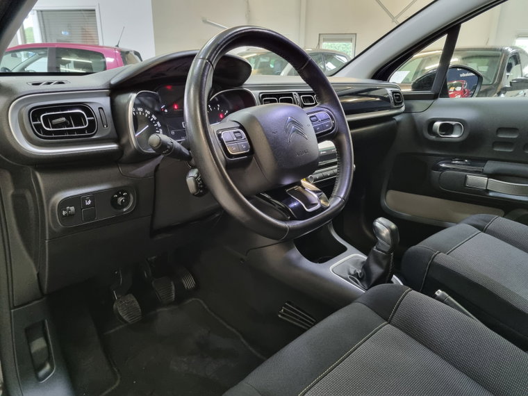 Vehicle Image 21