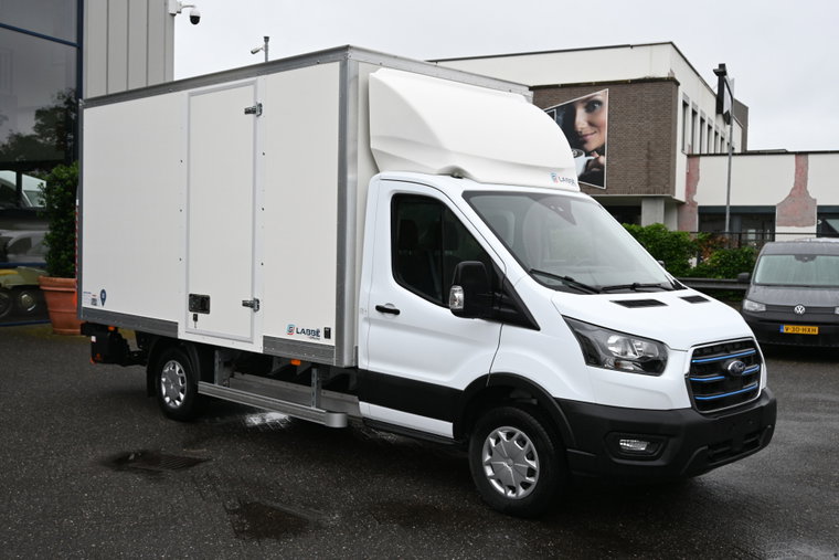 Vehicle Image 10