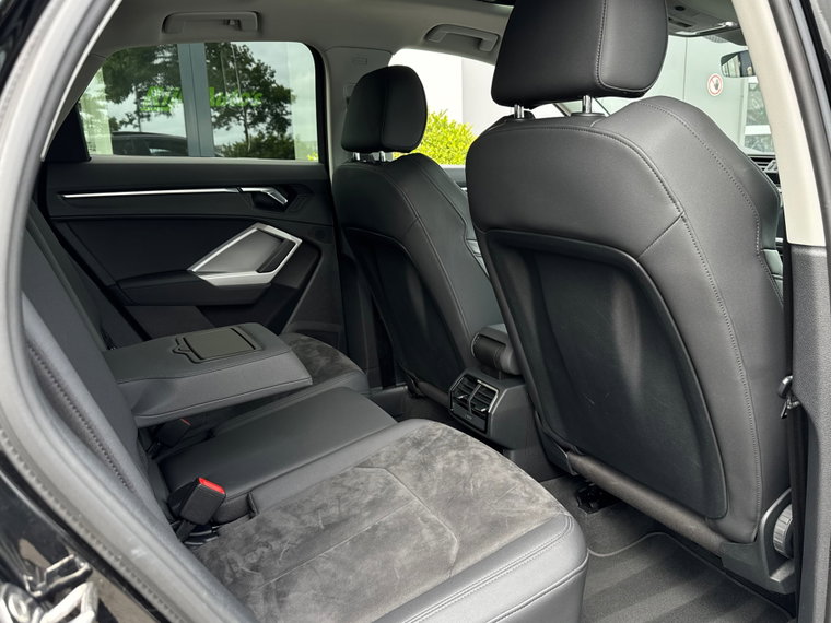 Vehicle Image 40
