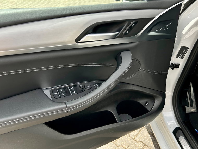 Vehicle Image 33