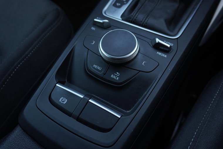 Vehicle Image 24