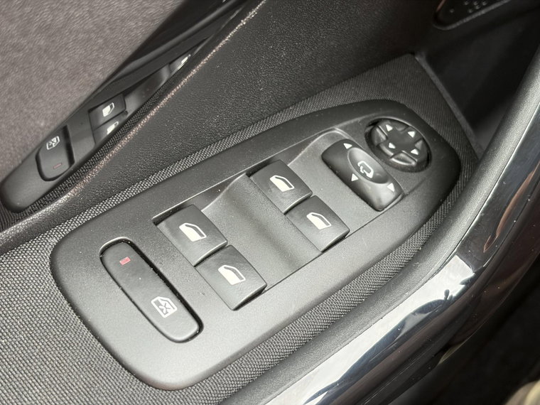 Vehicle Image 26