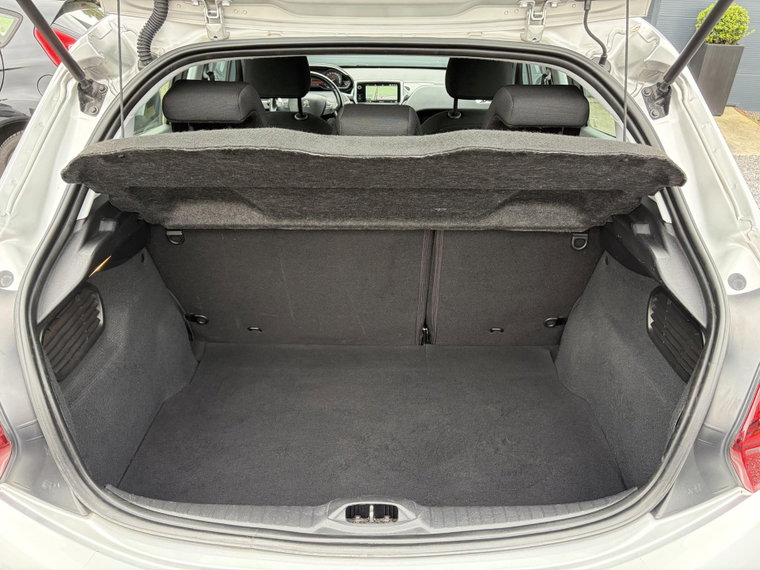 Vehicle Image 30