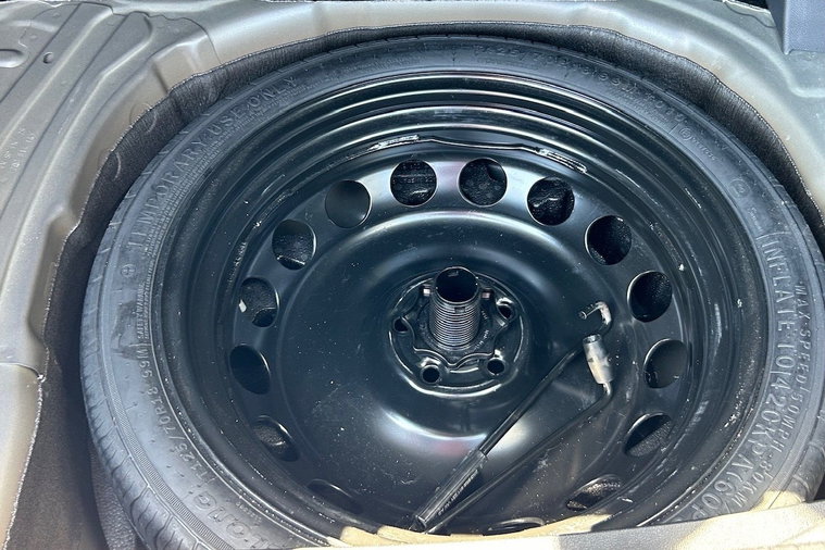 Vehicle Image 25