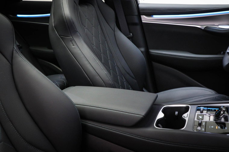 Vehicle Image 12