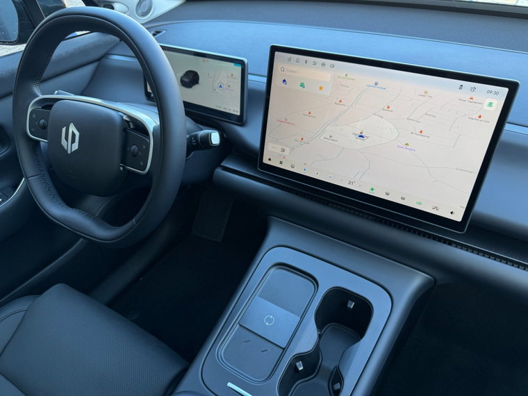 Vehicle Image 13