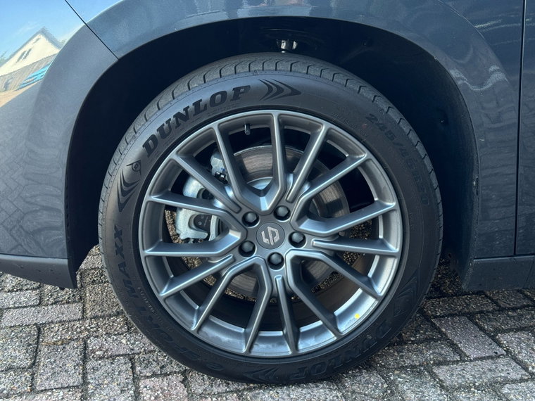 Vehicle Image 32