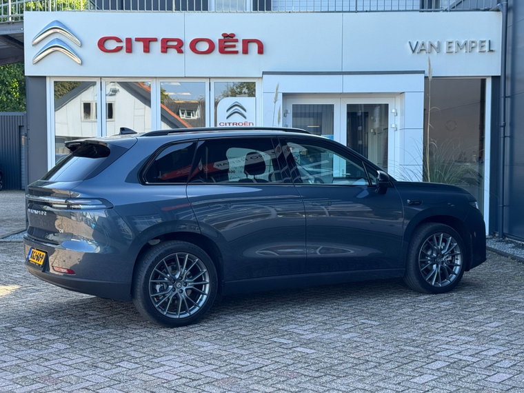 Vehicle Image 35