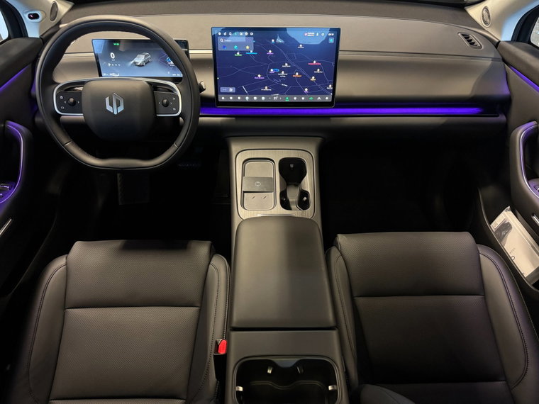 Vehicle Image 8