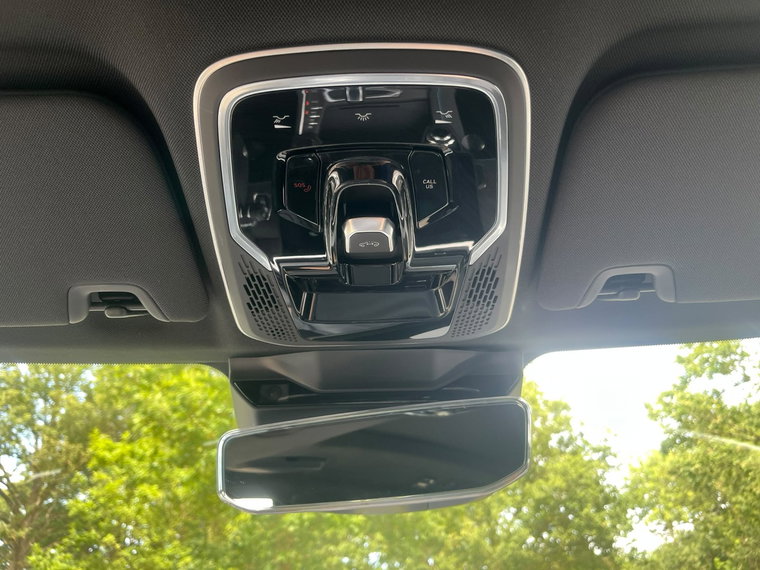 Vehicle Image 24