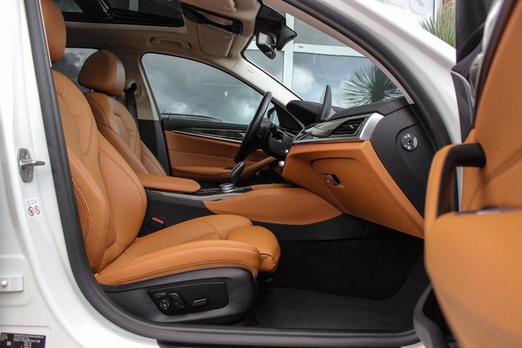 Vehicle Image 15