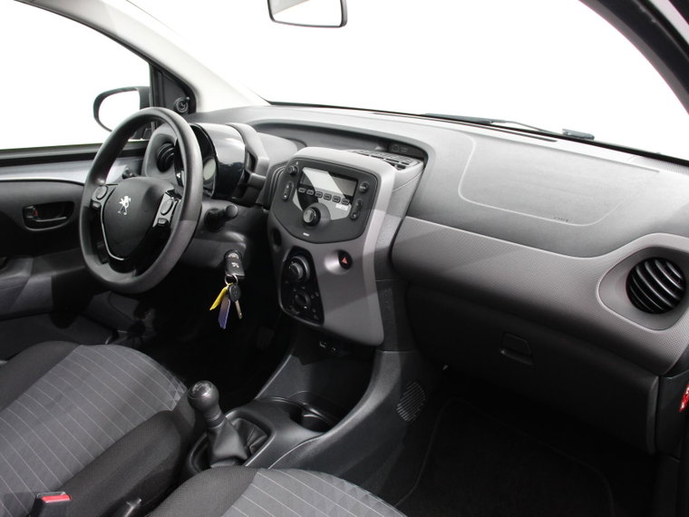 Vehicle Image 12