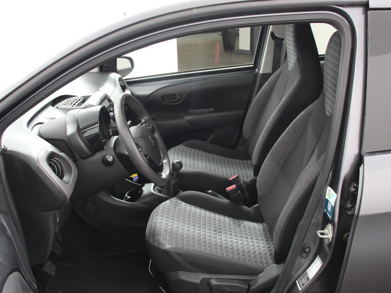Vehicle Image 15