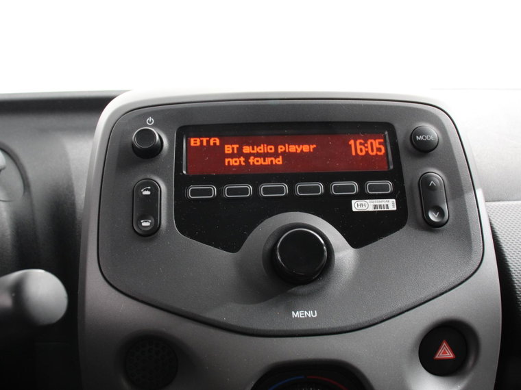 Vehicle Image 25