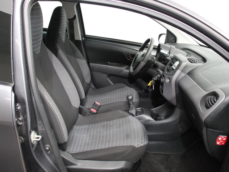 Vehicle Image 11