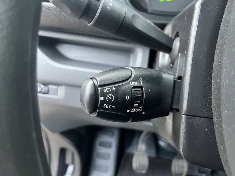 Vehicle Image 29
