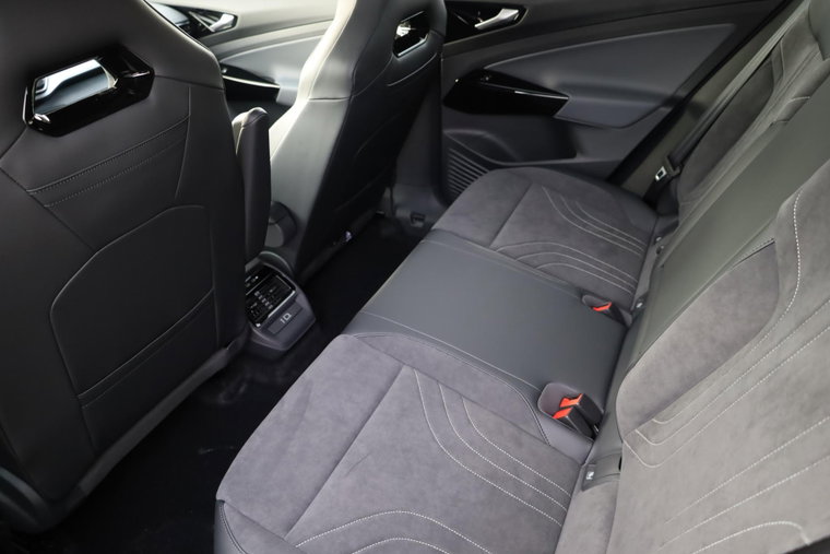 Vehicle Image 36