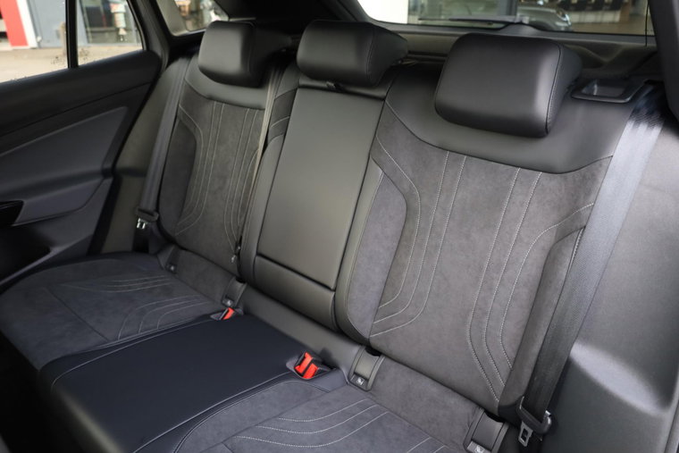 Vehicle Image 37