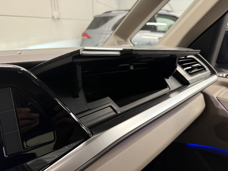 Vehicle Image 38