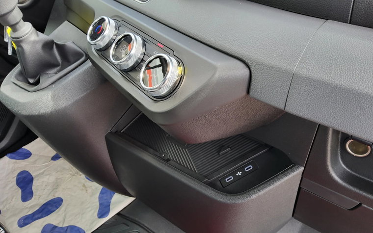 Vehicle Image 21