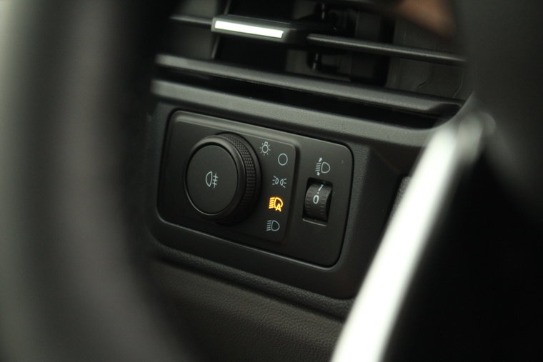 Vehicle Image 25