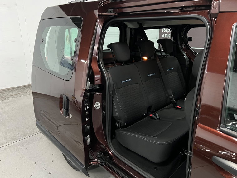 Vehicle Image 31