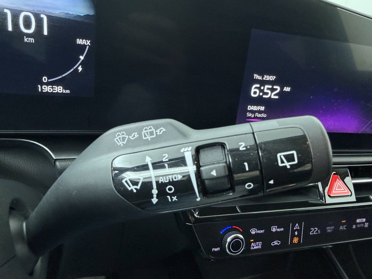 Vehicle Image 25