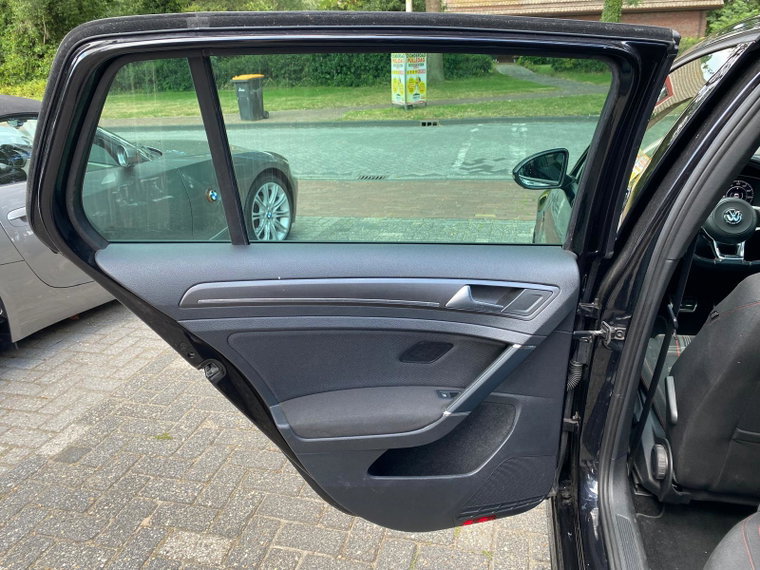 Vehicle Image 37