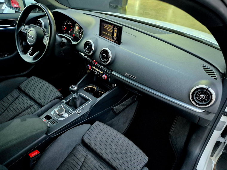 Vehicle Image 37